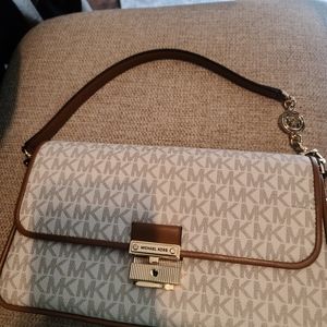 New Micheal kors purse/crossbody